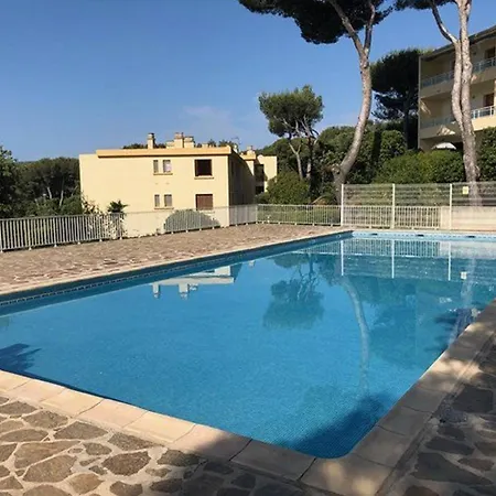 2p A Avec Acces Piscine *